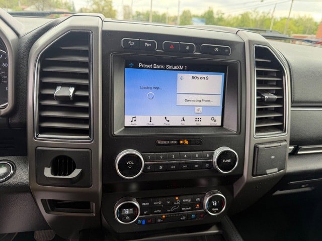 Used 2019 Ford Expedition XLT w/ Equipment Group 202A AWD/4WD image 11