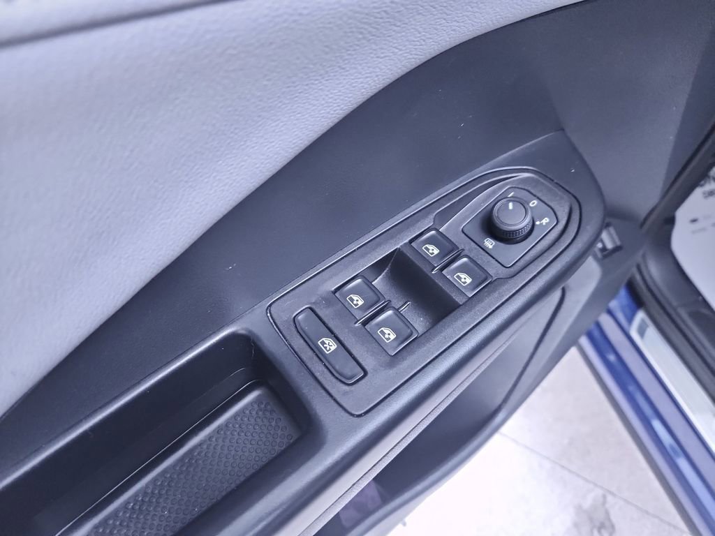 Used 2024 Volkswagen Taos SE image 13