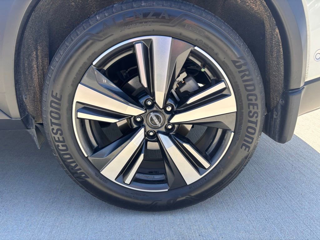 Used 2023 Nissan Rogue Platinum FWD image 11