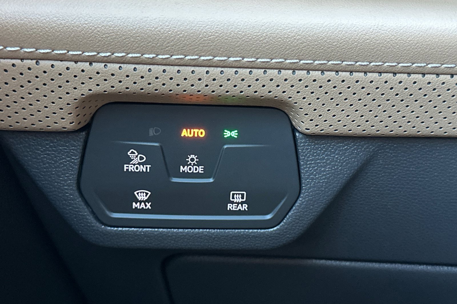 New 2026 Volkswagen Atlas Cross Sport SE image 23