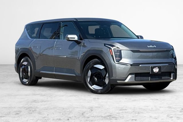Certified 2024 Kia EV9 Light Long Range RWD image 2