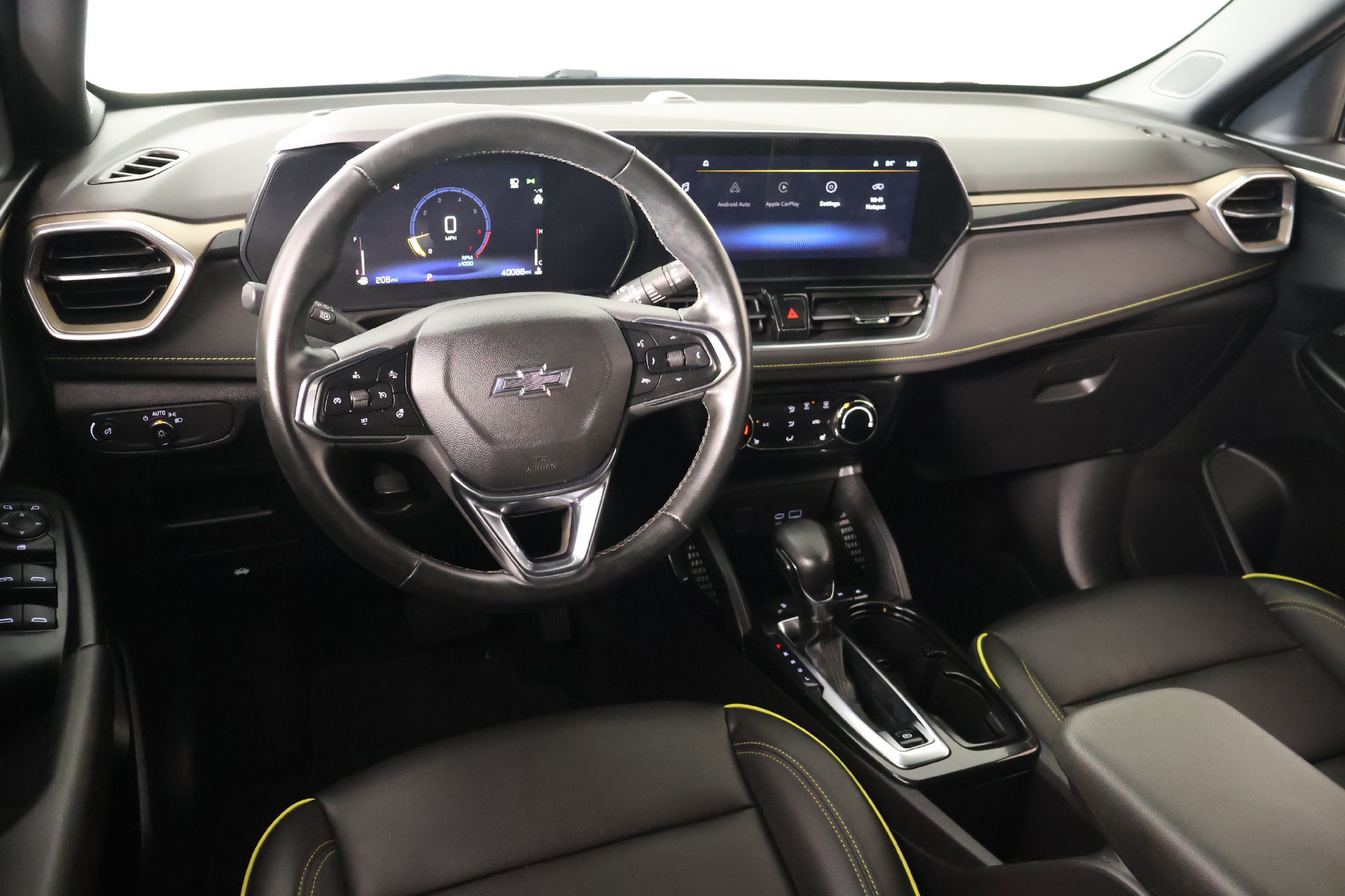 Used 2024 Chevrolet TrailBlazer ACTIV w/ Driver Confidence Package FWD image 2