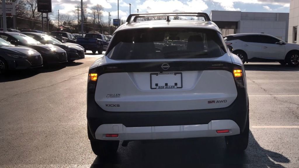 New 2026 Nissan Kicks SR w/ Cold Weather Package image 7