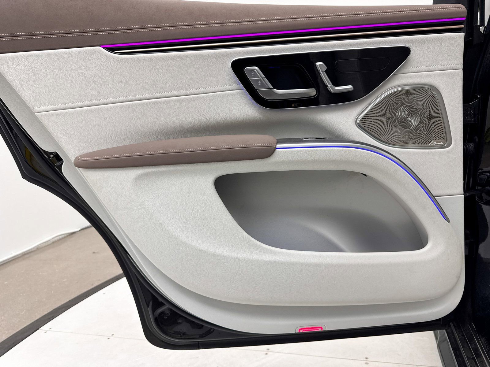 Used 2023 Mercedes-Benz EQS 580 4MATIC SUV image 35