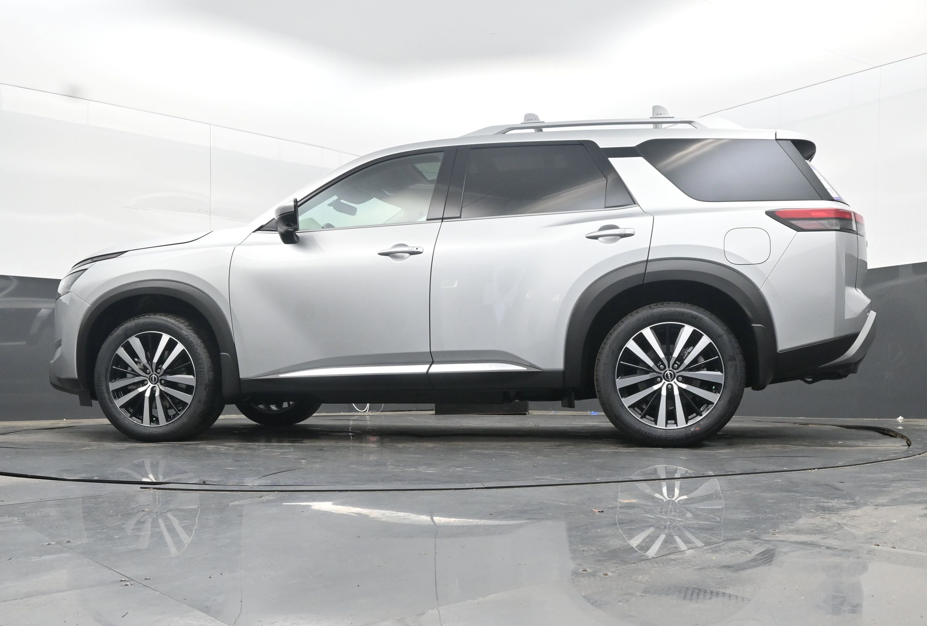 New 2025 Nissan Pathfinder Platinum image 28