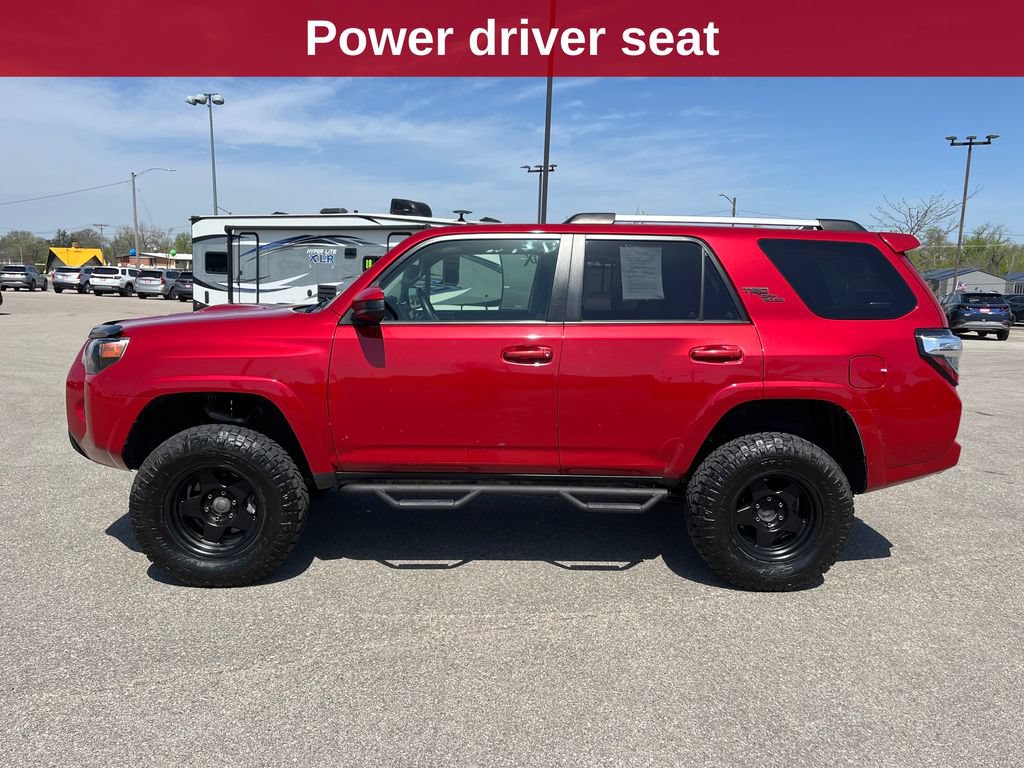 Used 2018 Toyota 4Runner TRD Off-Road AWD/4WD image 2
