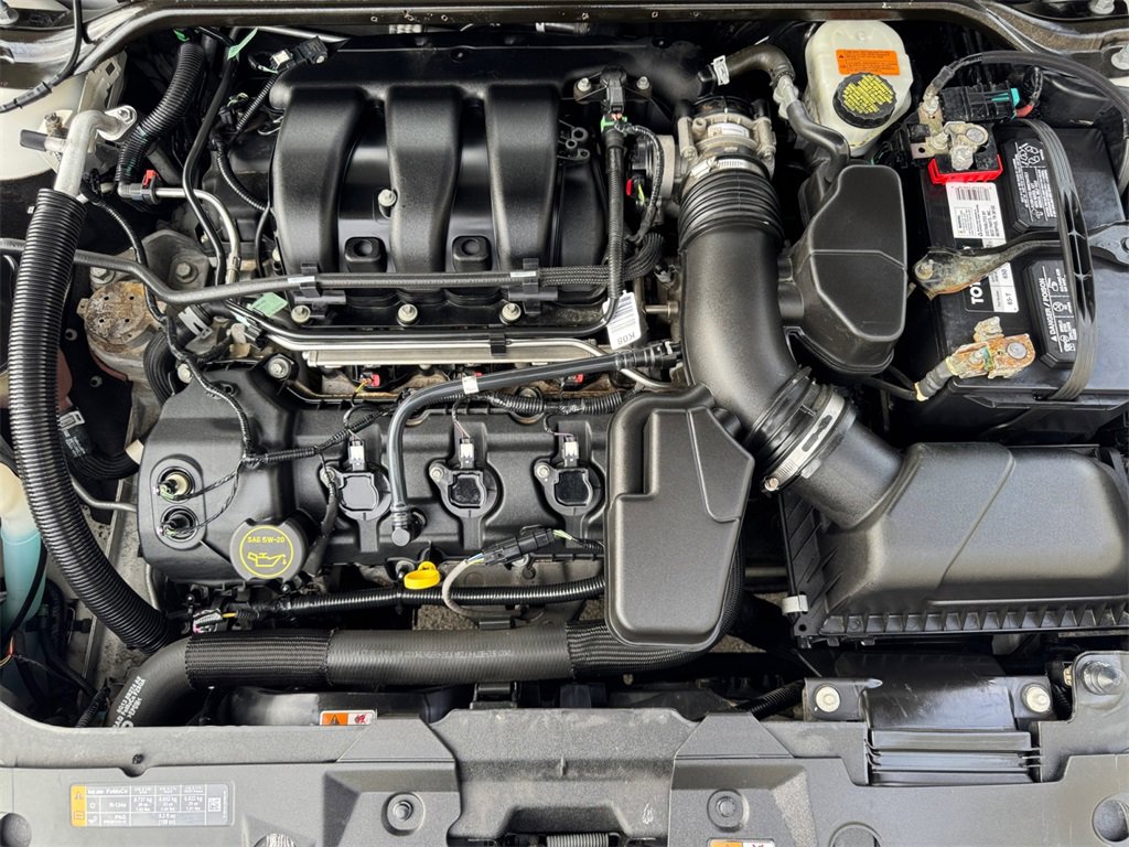 Used 2018 Ford Taurus Limited w/ Driver Assist Package image 9