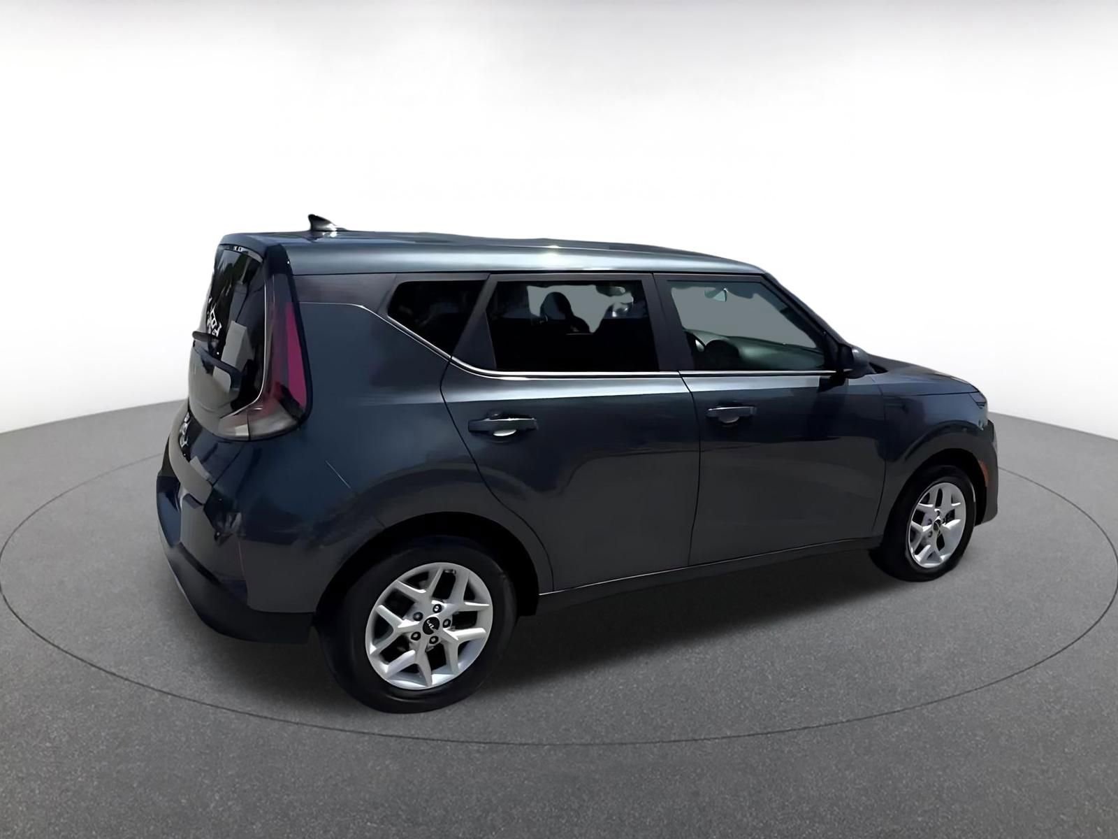 Used 2025 Kia Soul LX w/ LX Technology Package FWD image 15