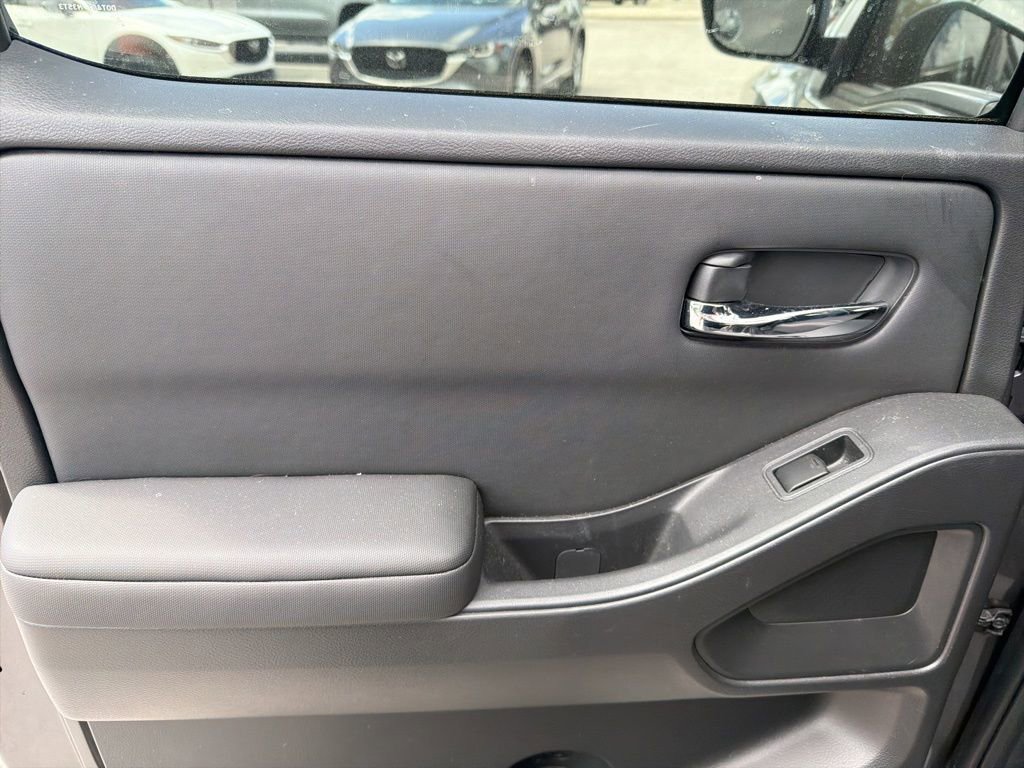 Used 2022 Nissan Frontier SV image 12