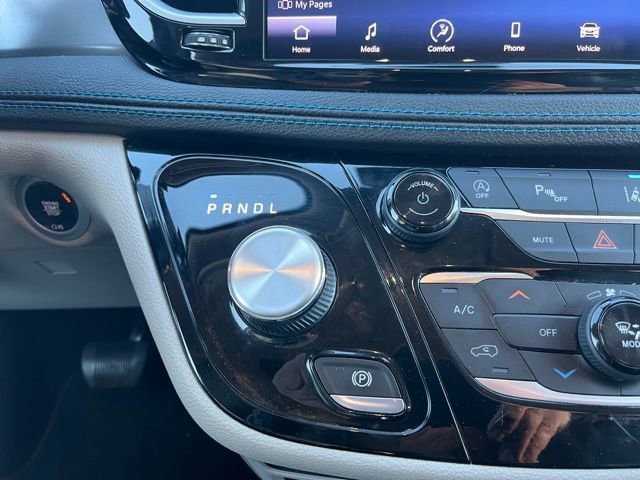 Used 2021 Chrysler Pacifica Touring-L FWD image 22