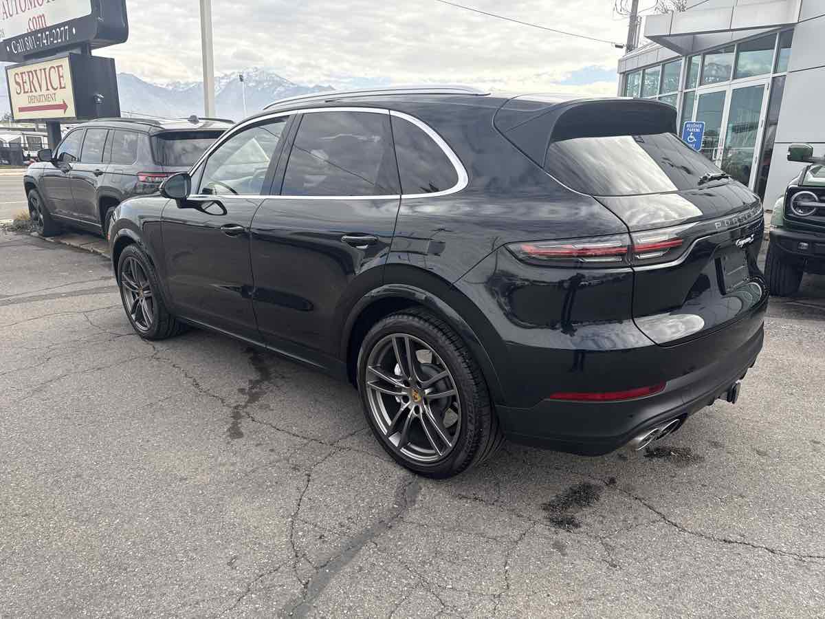 Used 2020 Porsche Cayenne S image 8