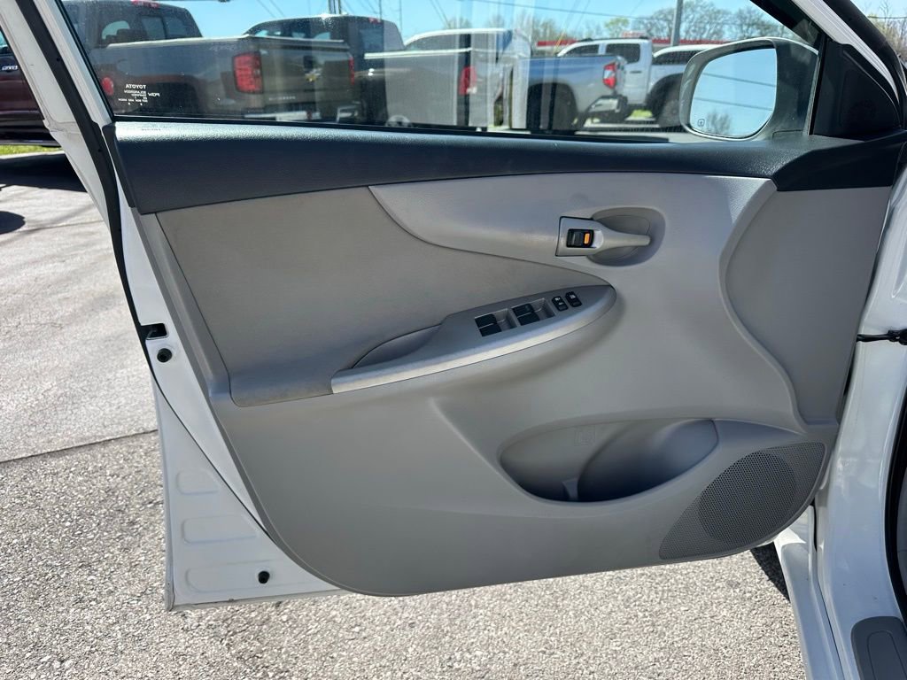 Used 2011 Toyota Corolla LE image 11