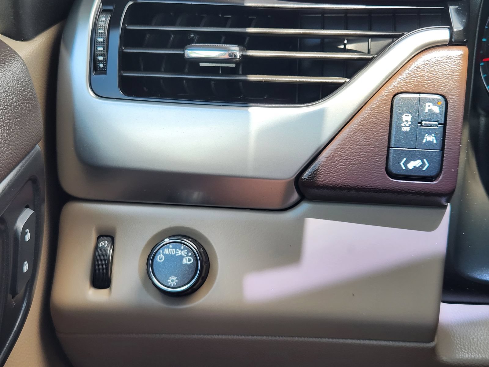 Used 2020 Chevrolet Tahoe LT RWD image 24