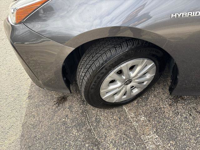 Used 2022 Toyota Prius L Eco image 27