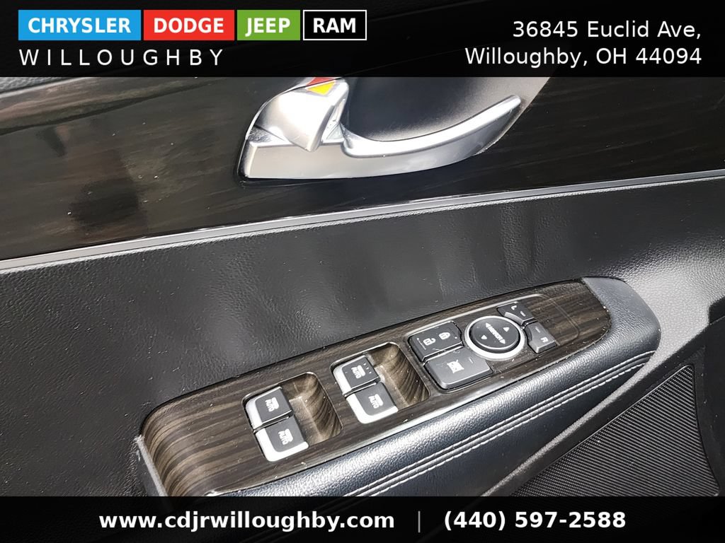 Used 2020 Kia Sorento LX FWD image 12