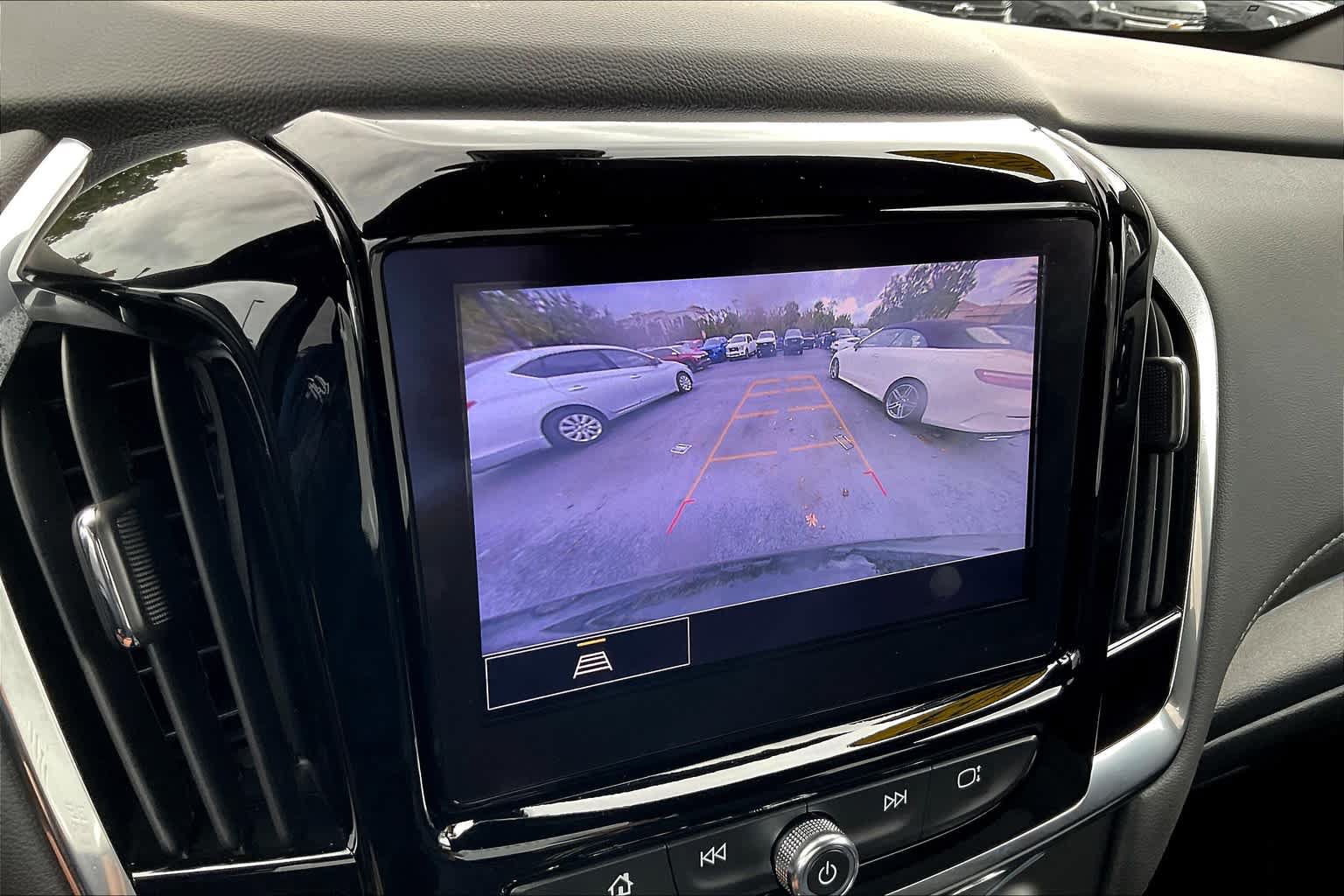 Used 2023 Chevrolet Traverse LT FWD image 21
