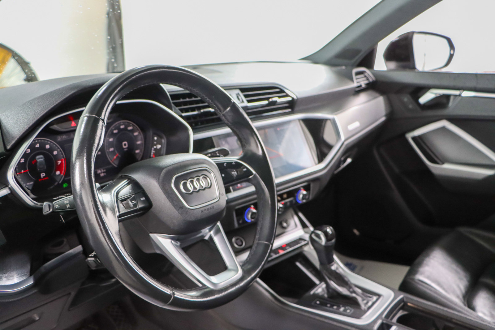 Used 2022 Audi Q3 2.0T Premium Plus w/ Premium Plus Package image 23