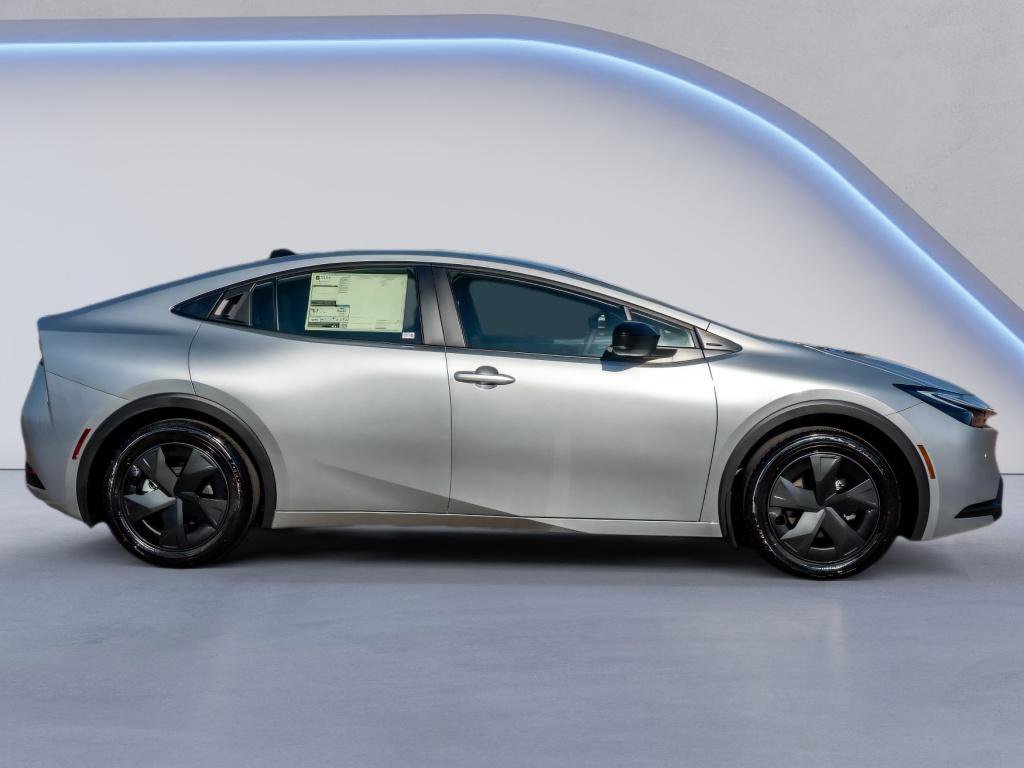 New 2026 Toyota Prius LE image 4