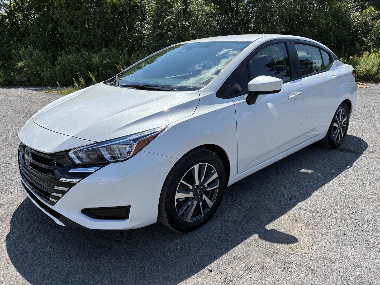 Used 2023 Nissan Versa SV FWD image 3