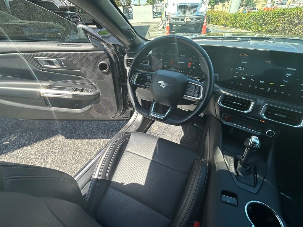 Used 2025 Ford Mustang Premium image 9