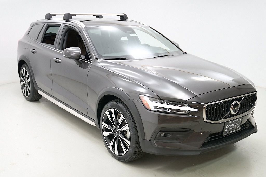 Certified 2025 Volvo V60 B5 Cross Country Ultra AWD/4WD image 5