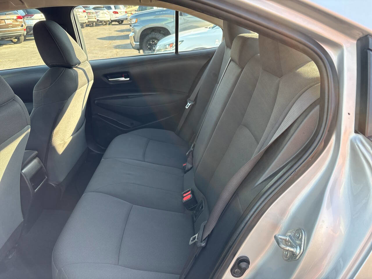 Used 2021 Toyota Corolla LE image 23