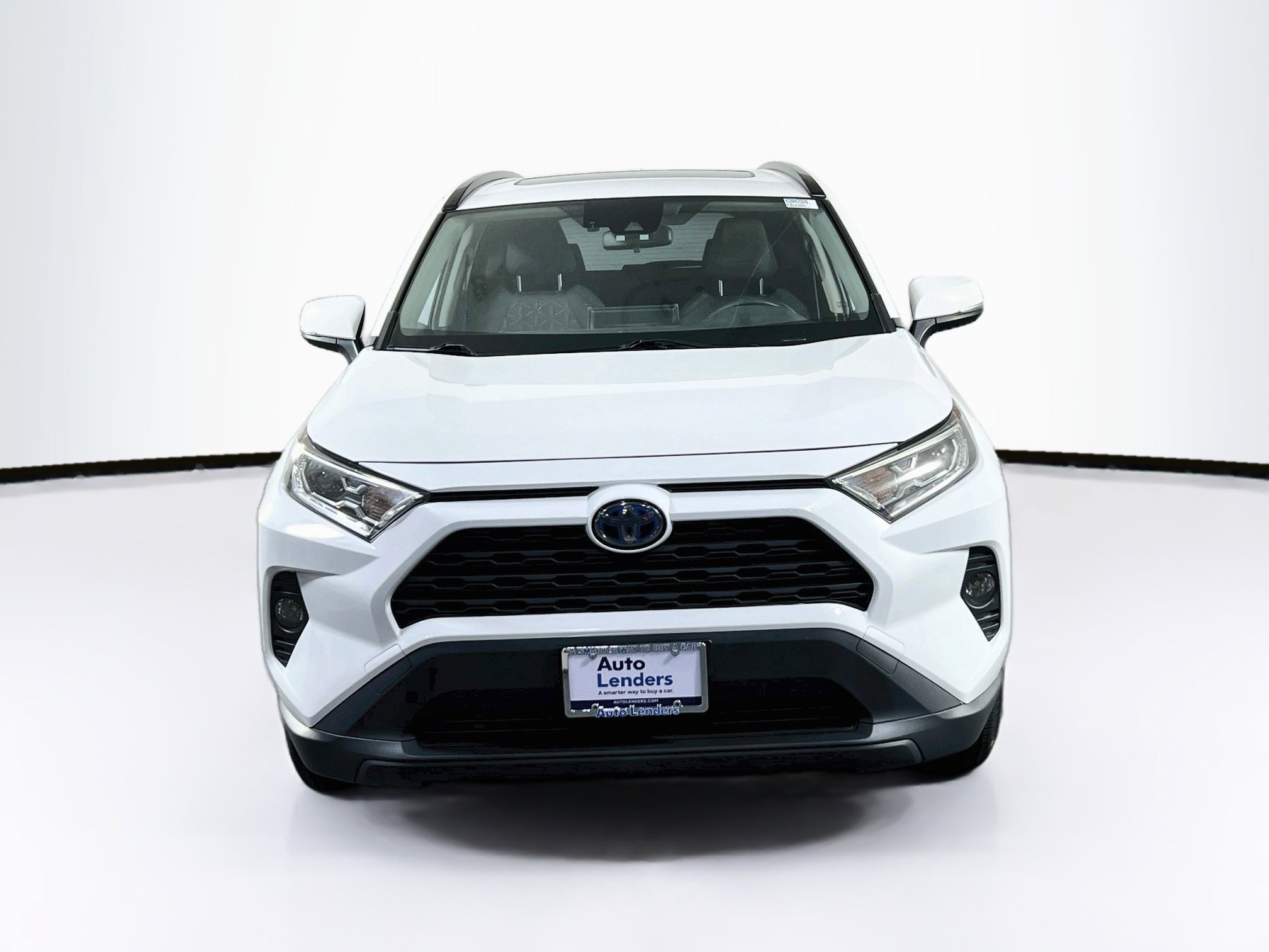 Used 2019 Toyota RAV4 XLE w/ Convenience Package image 2