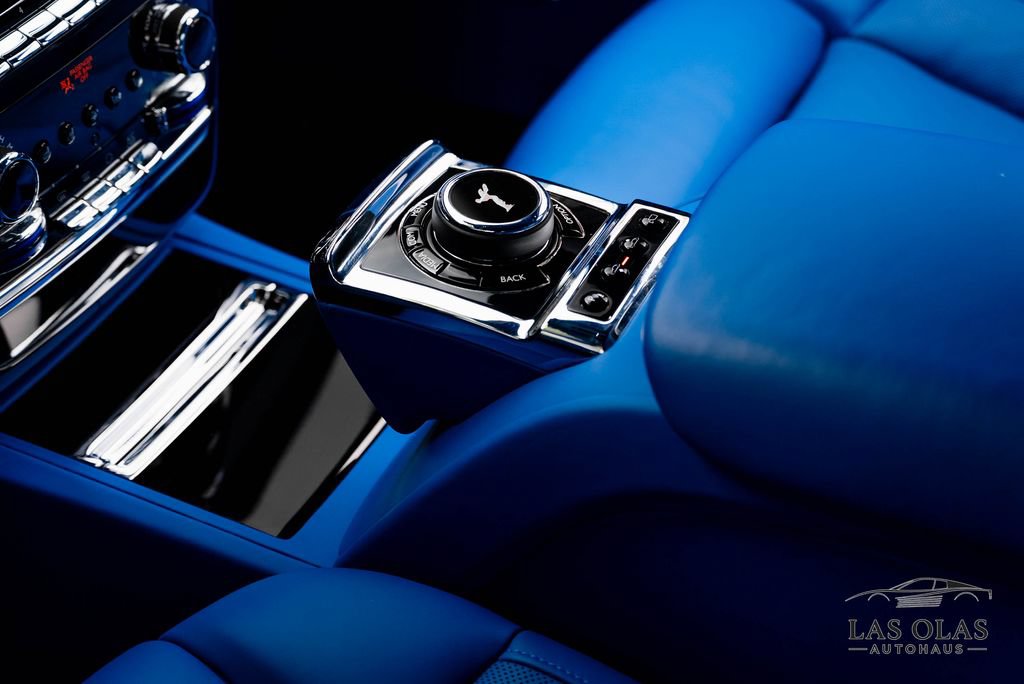Used 2024 Rolls-Royce Phantom Sedan RWD image 44