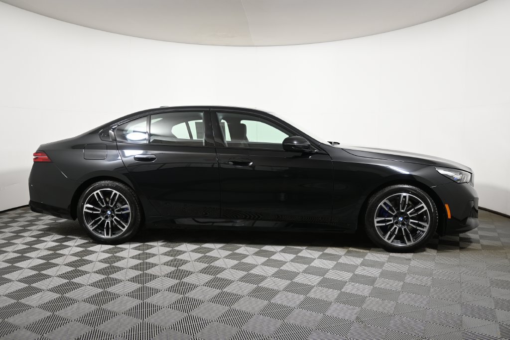 Used 2026 BMW 530i xDrive w/ M Sport Package AWD/4WD image 8