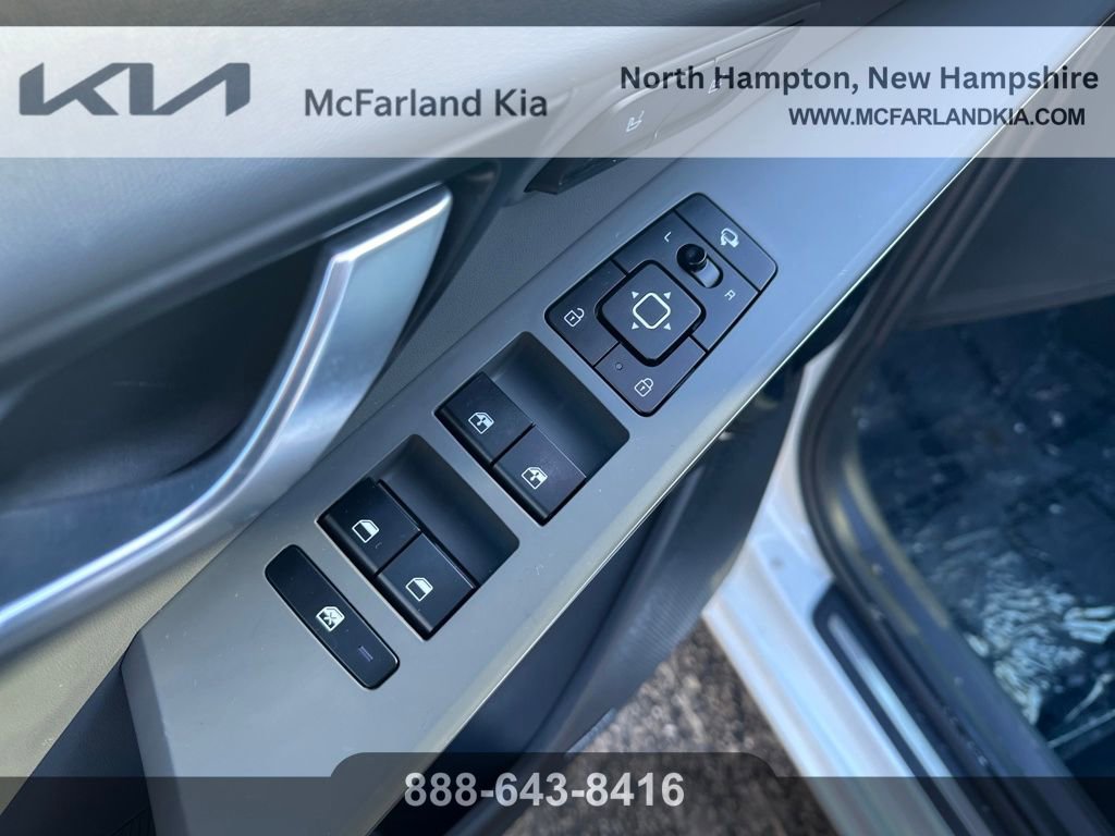 Used 2024 Kia Niro SX image 14