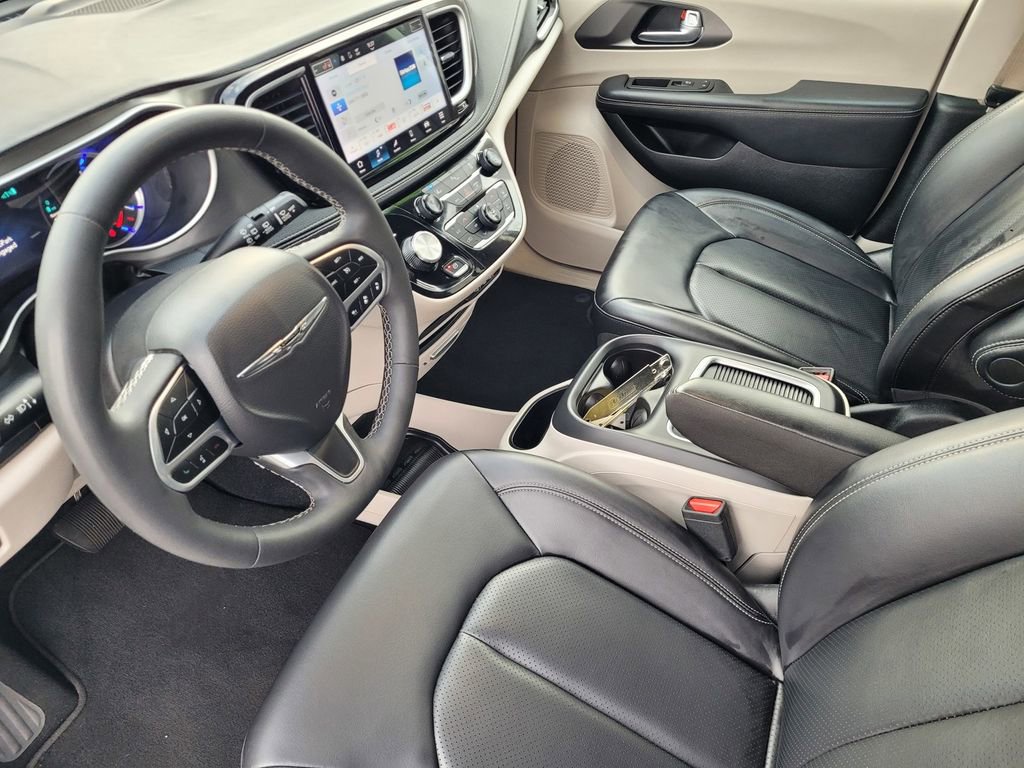 Used 2024 Chrysler Pacifica Limited FWD image 9