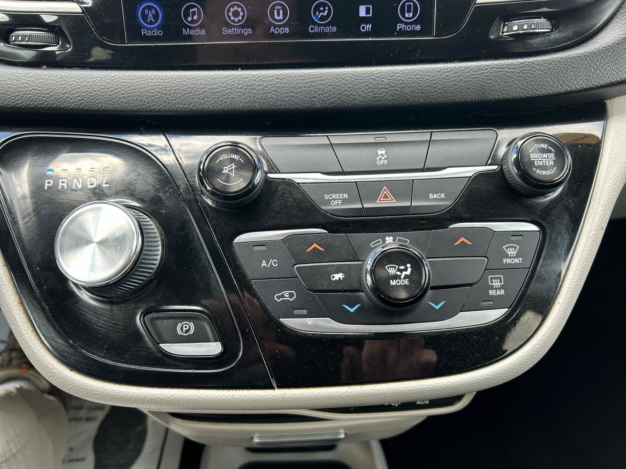 Used 2017 Chrysler Pacifica Touring FWD image 15