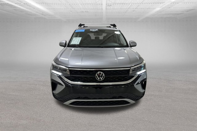 Certified 2023 Volkswagen Taos SE image 2