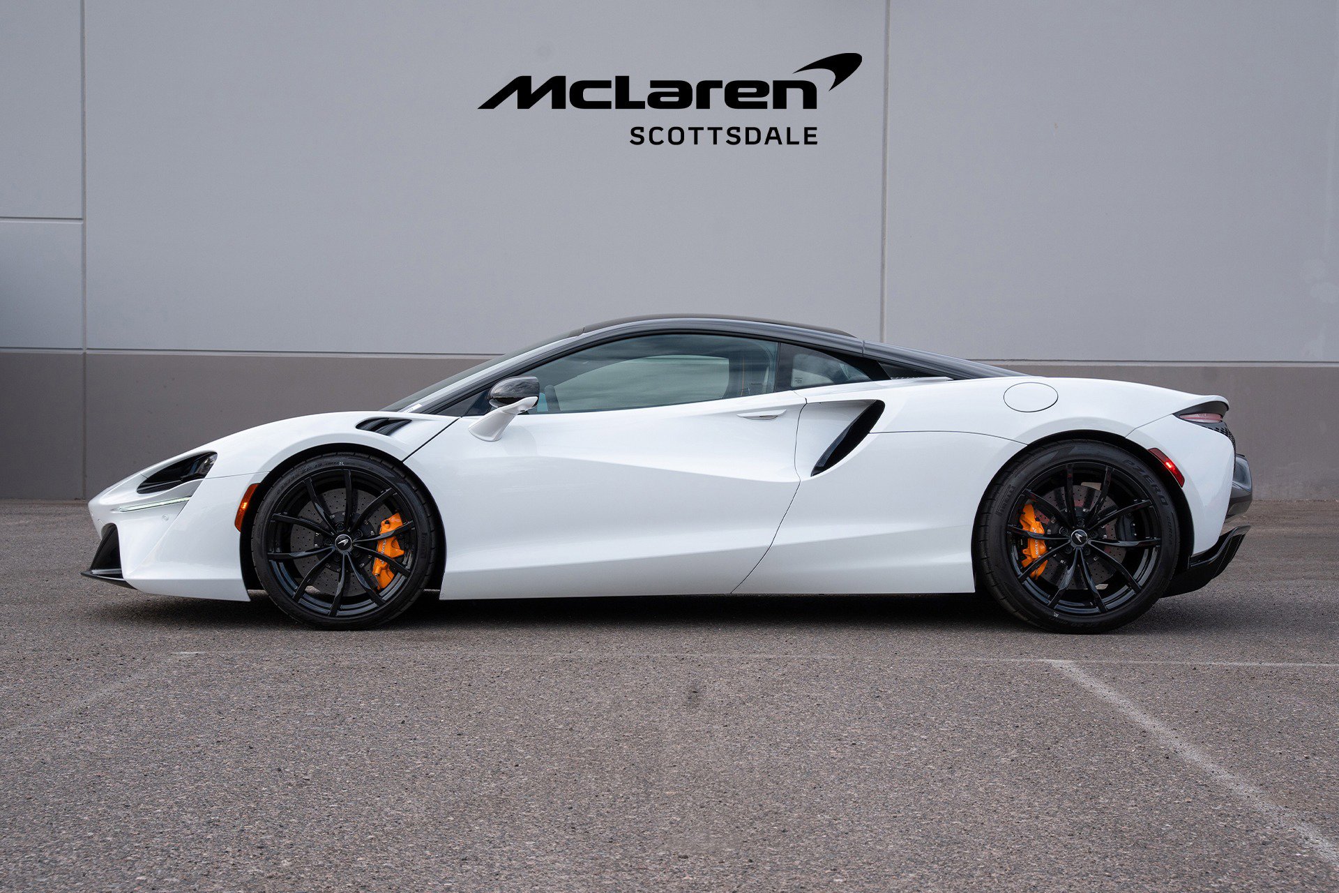 Used 2023 McLaren Artura image 4