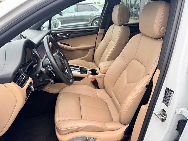 Used 2025 Porsche Macan AWD/4WD image 15