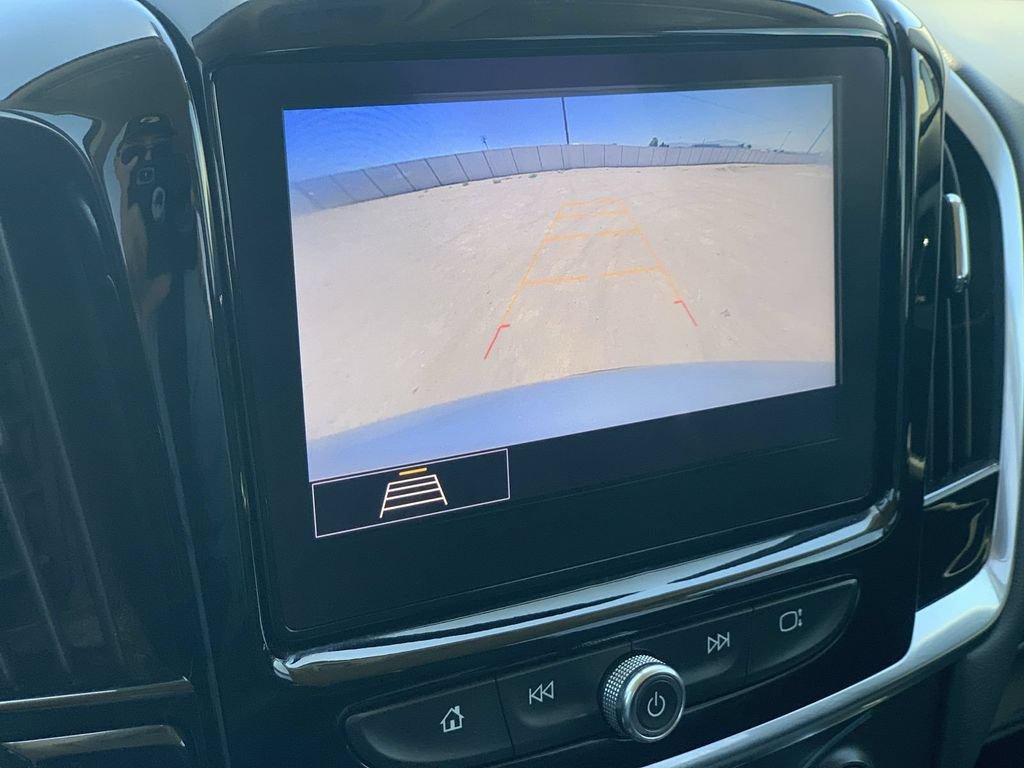 Used 2021 Chevrolet Traverse LT FWD image 12