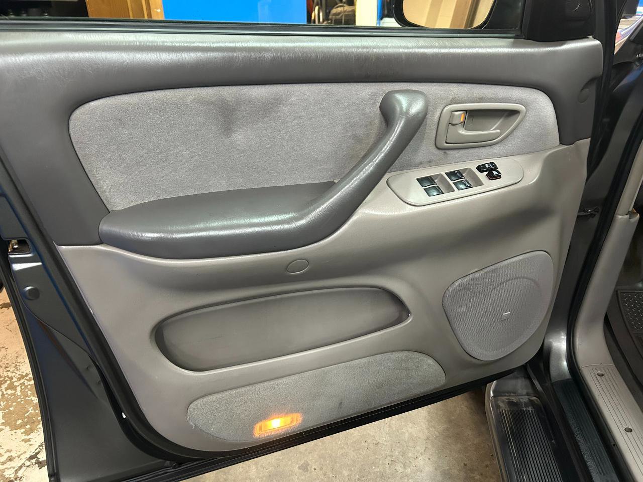 Used 2006 Toyota Sequoia SR5 AWD/4WD image 9