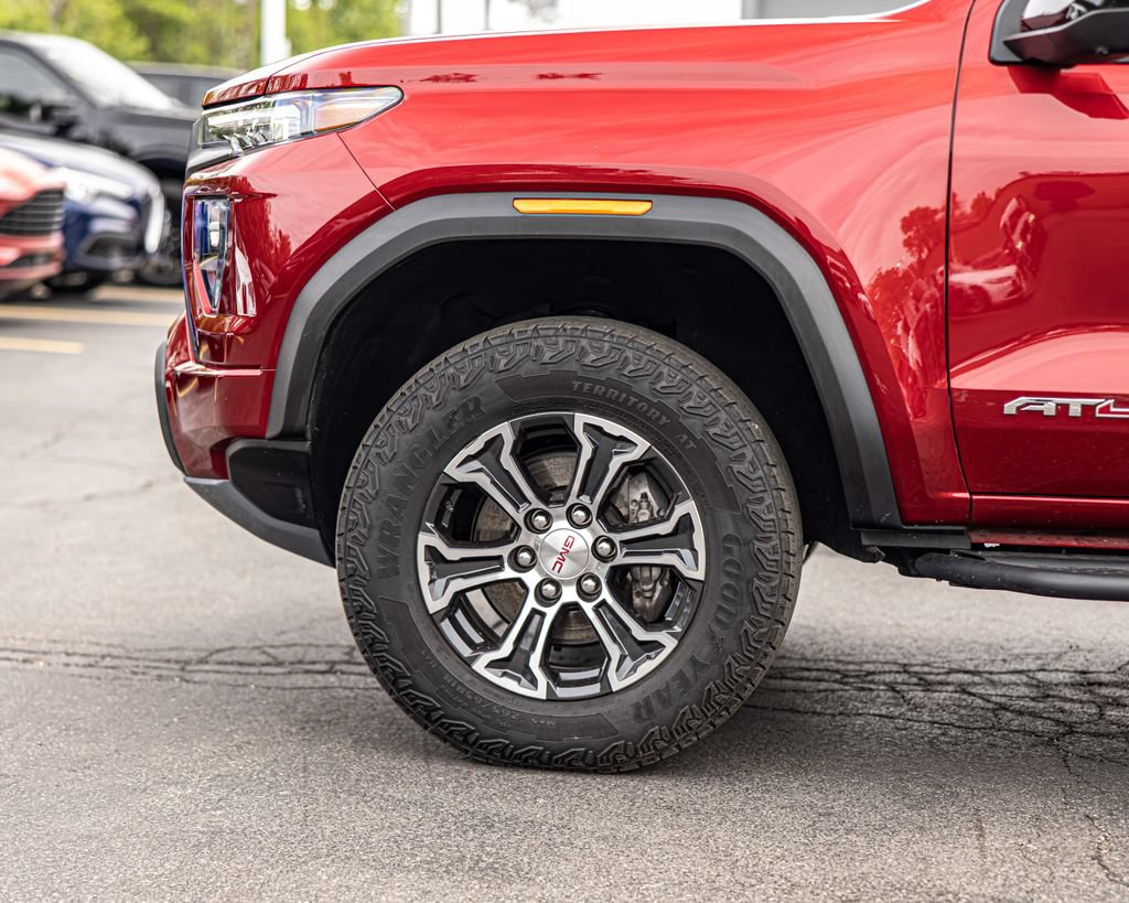 Used 2024 GMC Canyon AT4 w/ AT4 Premium Package AWD/4WD image 8