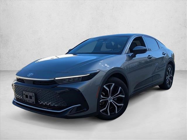 Used 2023 Toyota Crown Limited image 1