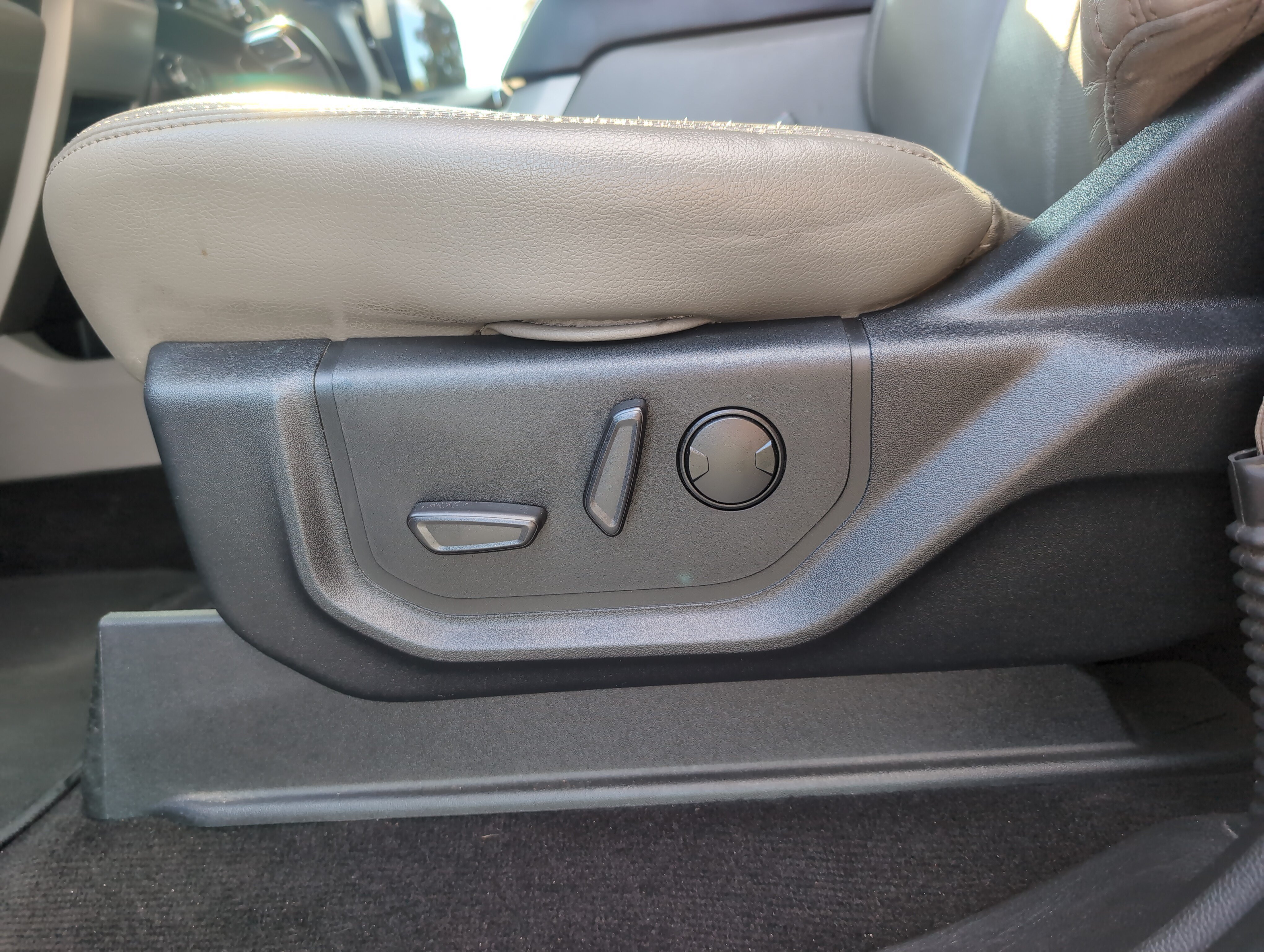 Used 2020 Ford F150 Lariat RWD image 17