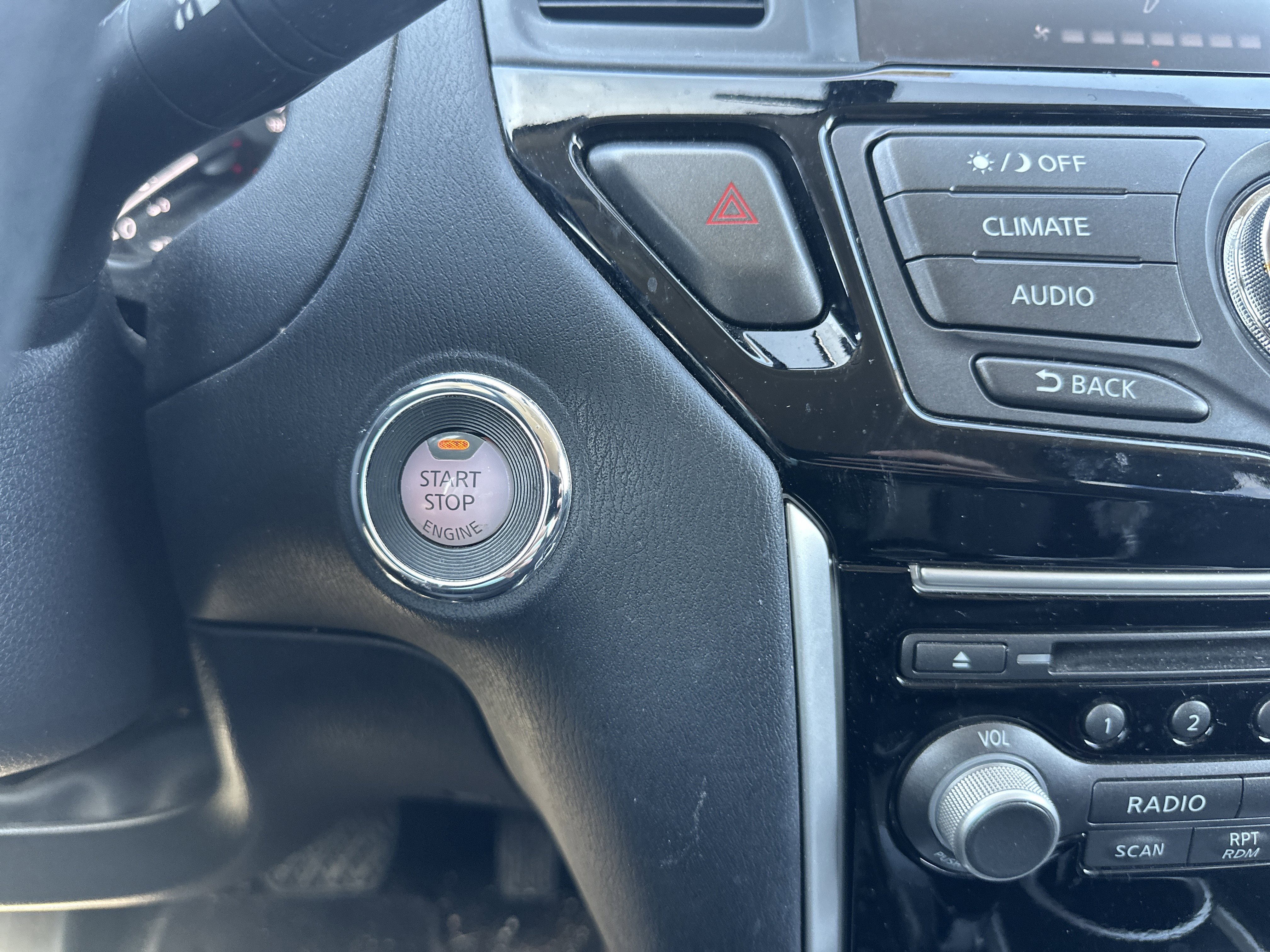 Used 2019 Nissan Pathfinder S image 23