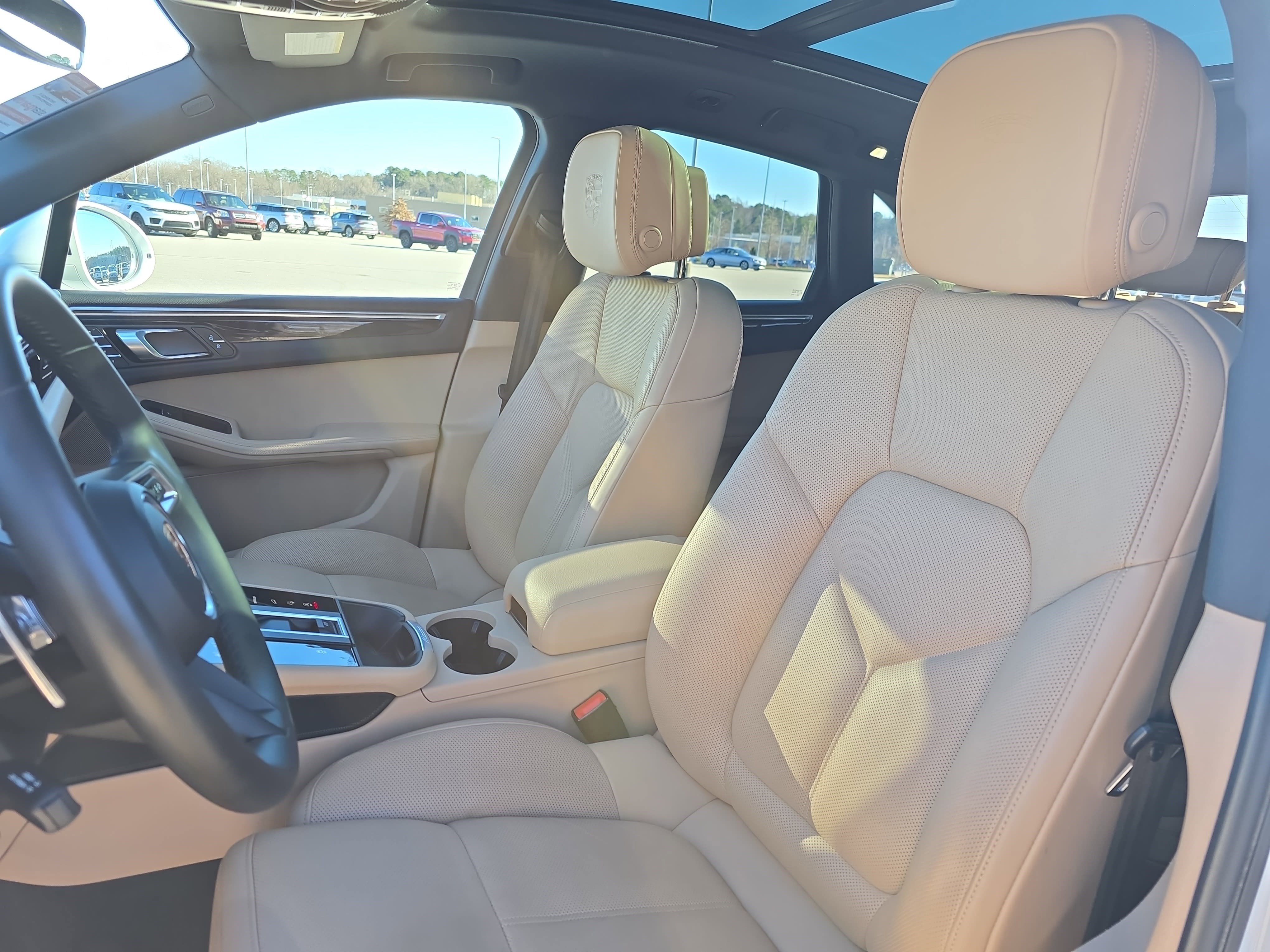 Used 2022 Porsche Macan Base image 15