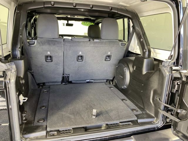 Used 2022 Jeep Wrangler Unlimited Sahara AWD/4WD image 8