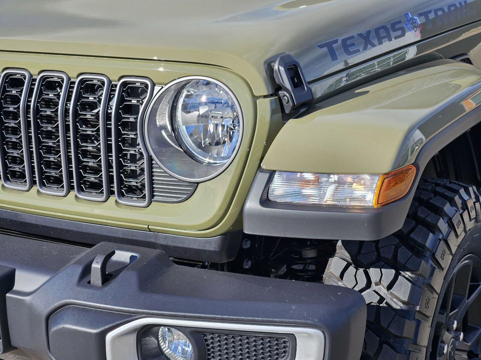 New 2026 Jeep Gladiator Sport AWD/4WD image 10