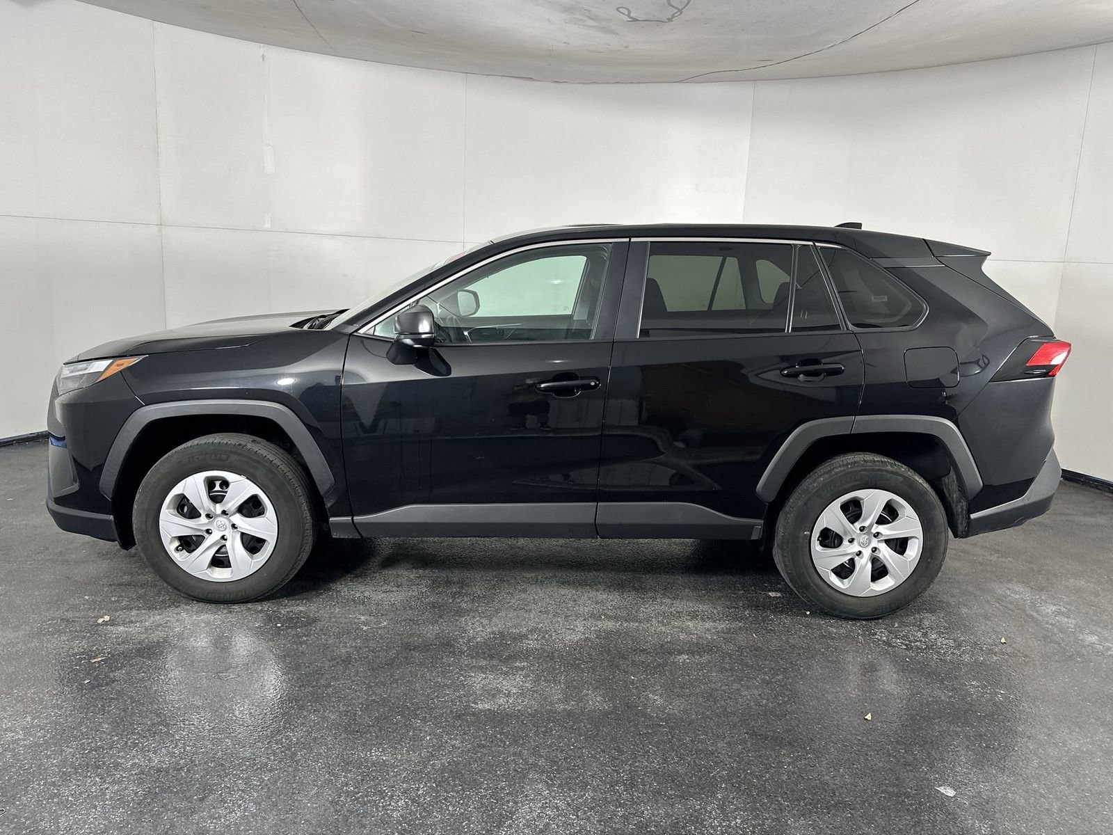 Used 2024 Toyota RAV4 LE FWD image 5
