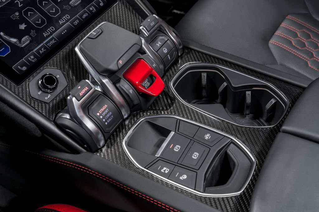 Used 2024 Lamborghini Urus Performante AWD/4WD image 30