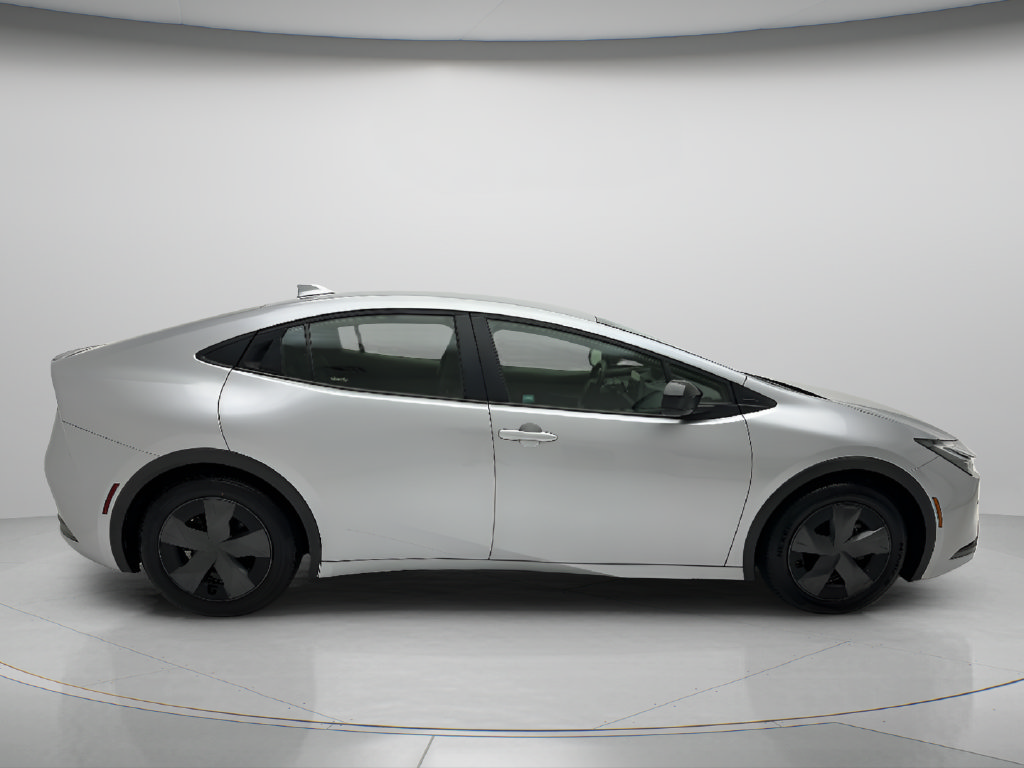 Used 2025 Toyota Prius LE FWD image 6