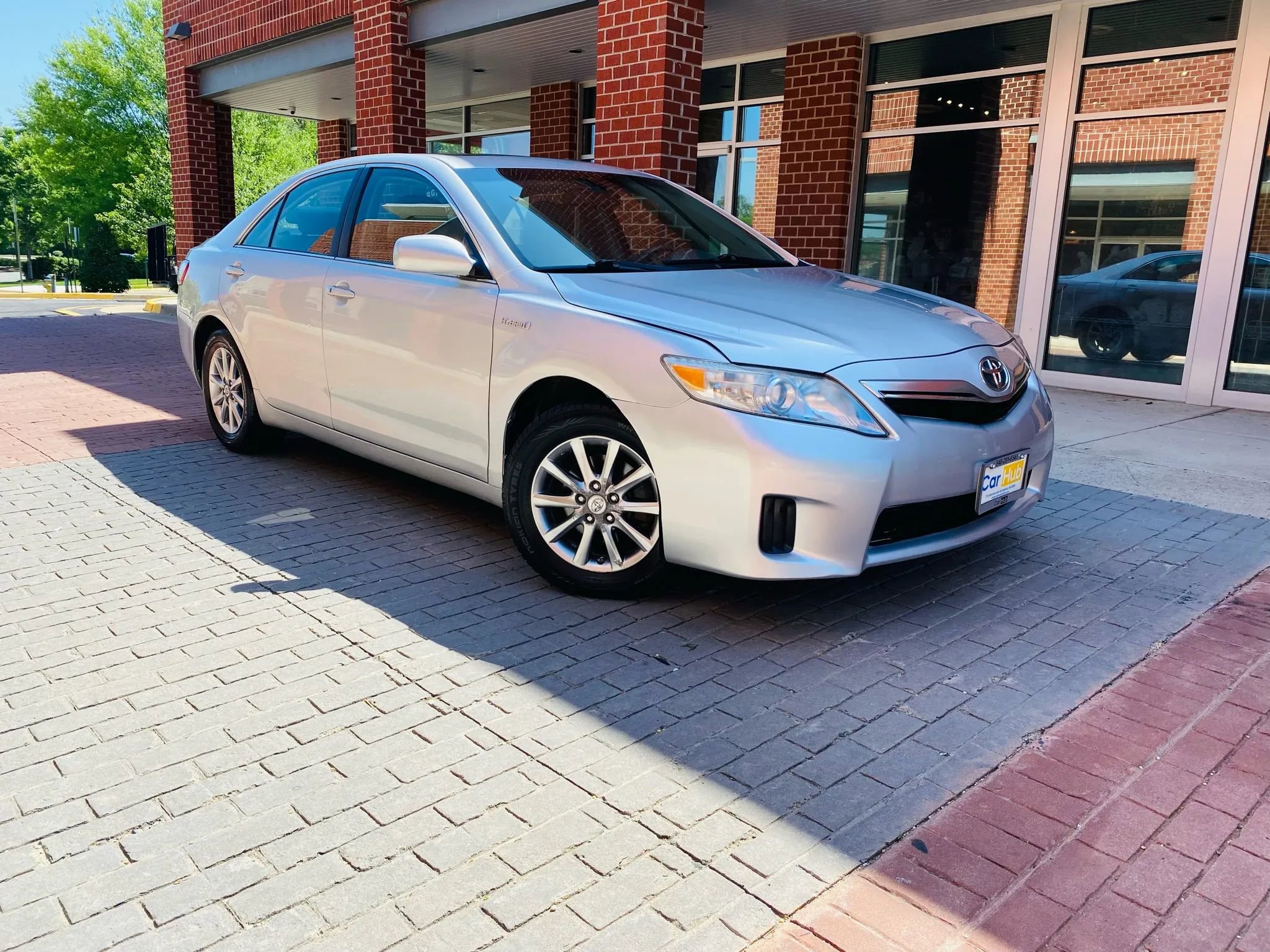Used 2010 Toyota Camry Hybrid FWD image 1