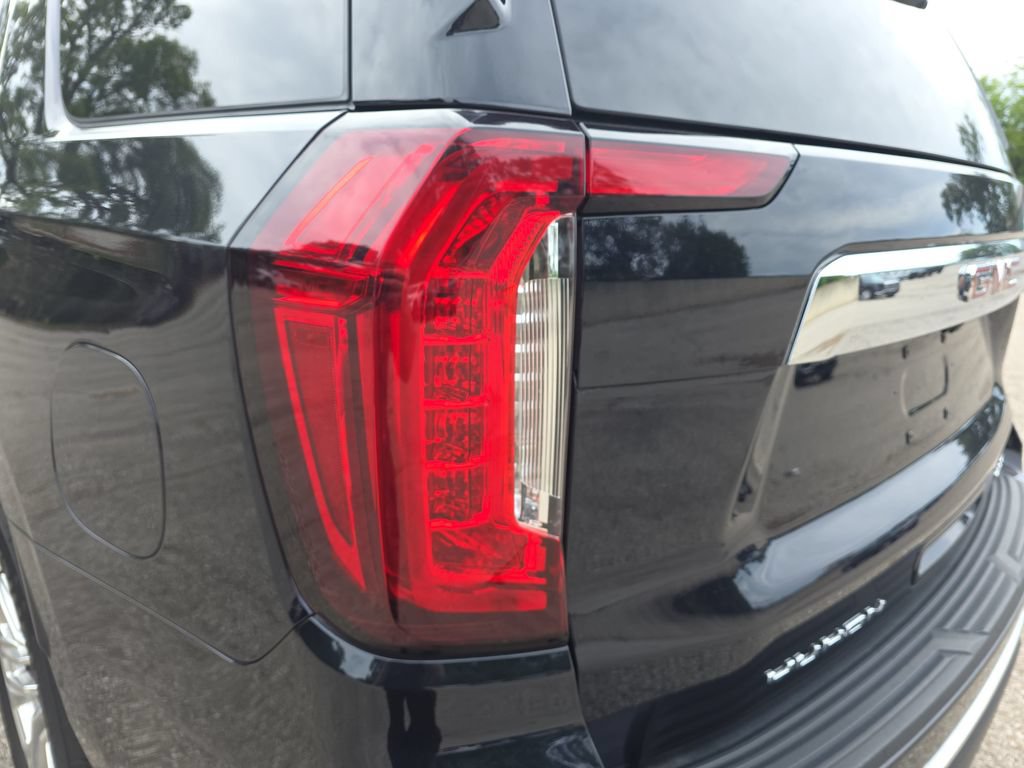 Certified 2023 GMC Yukon SLT w/ SLT Premium Package AWD/4WD image 37