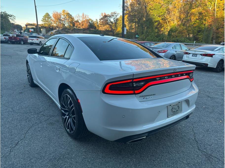 Used 2019 Dodge Charger SXT image 8